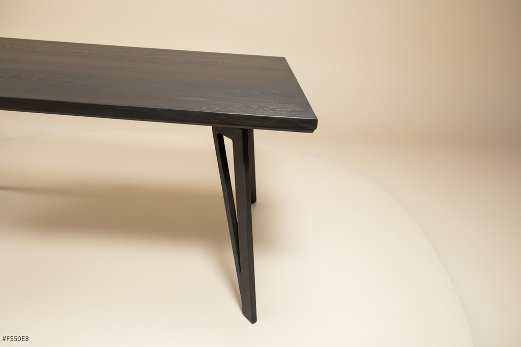 Montpellier eettafel — crème sweep poot detail