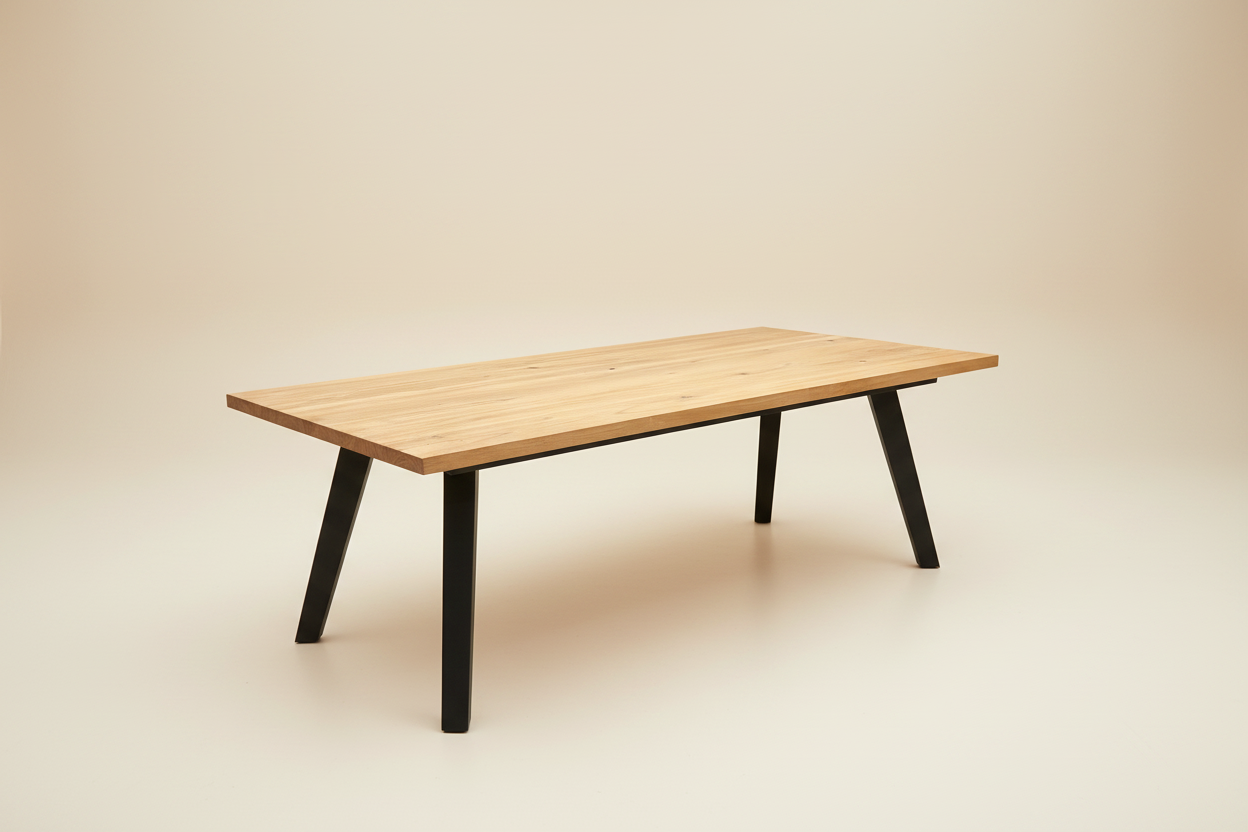 Kinna eettafel — schuin aanzicht crème sweep